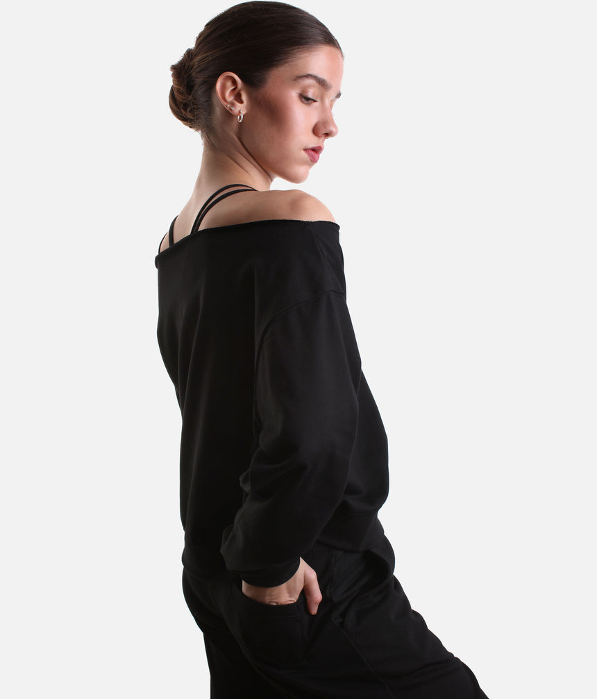 Mirella Adagio M30019L sweatshirt in Black, worn off one shoulder with long sleeves and matching wide leg sweatpants.